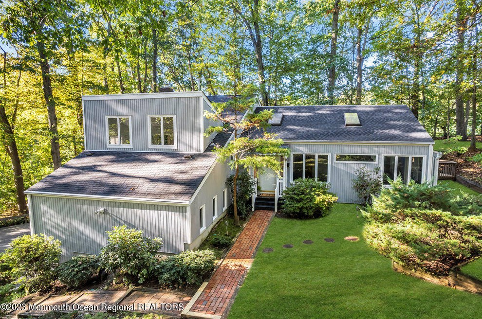 10 Lefferts Ct, Middletown, NJ 07748