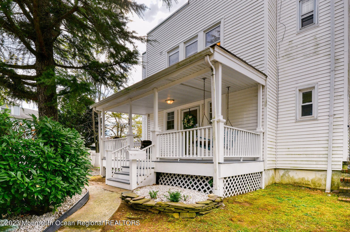24 Walnut St, Keyport, NJ 07735