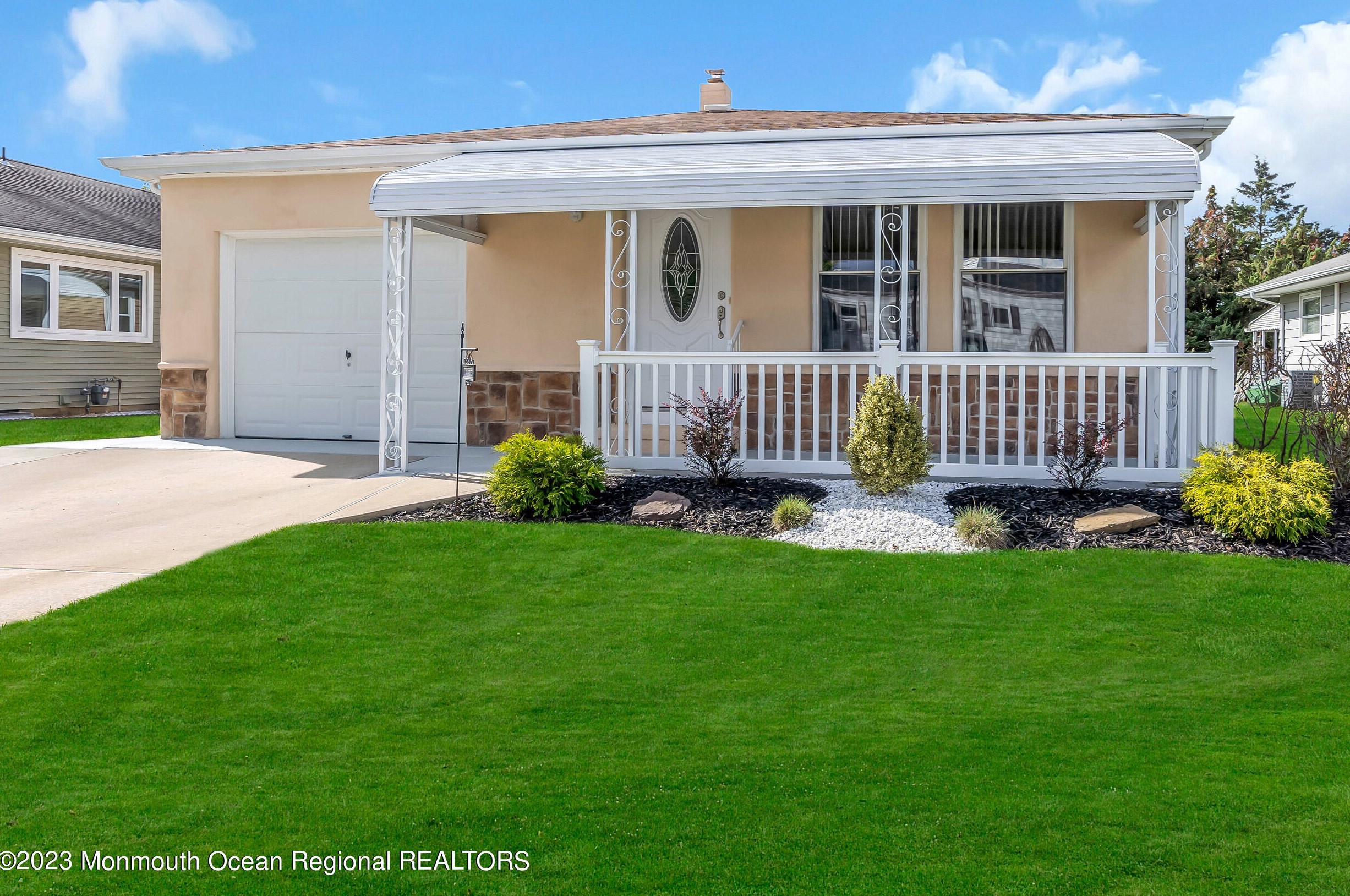 28 Van Gogh St, Toms River, NJ 08757