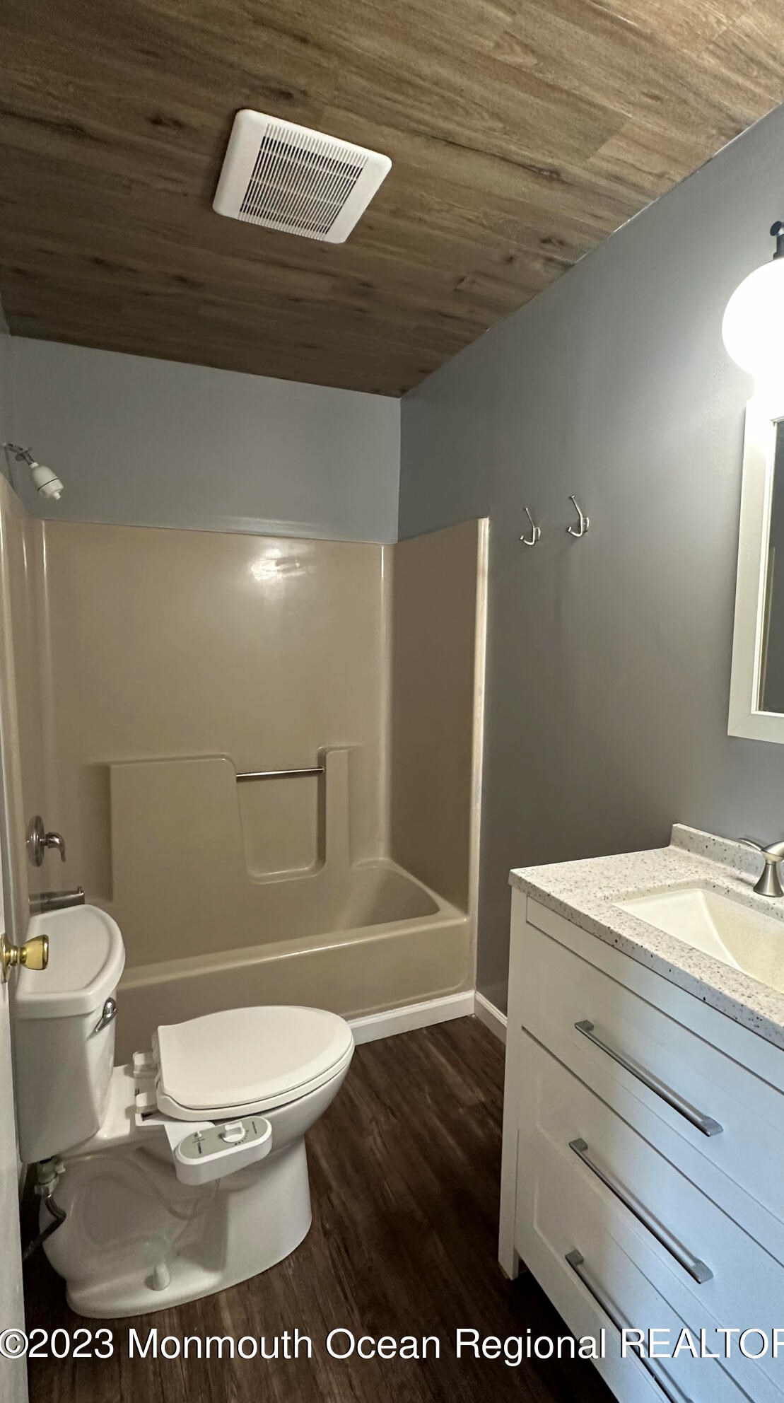 15 Cherry St, Tuckerton NJ  08087-9732 exterior