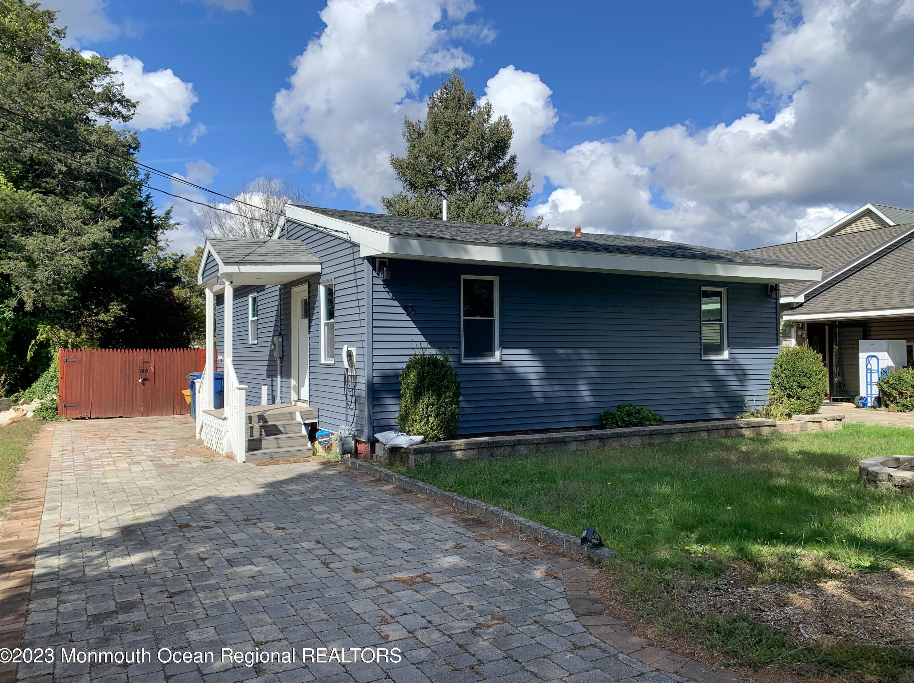 15 Cherry St, Tuckerton, NJ 08087
