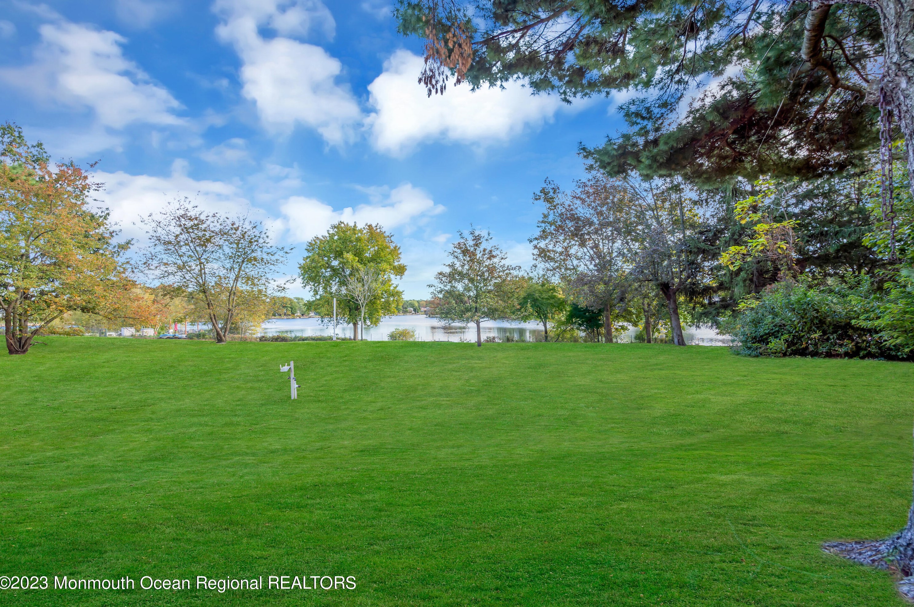 1841 Yorktowne Blvd, Toms River NJ  08753-1509 exterior