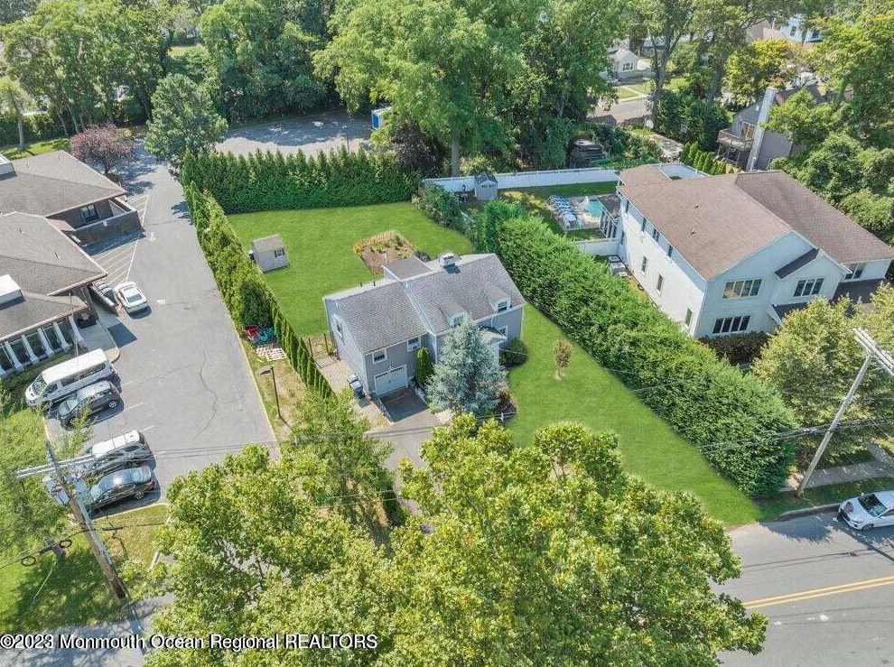206 Lincoln Ave, Oakhurst, NJ 07755-1606