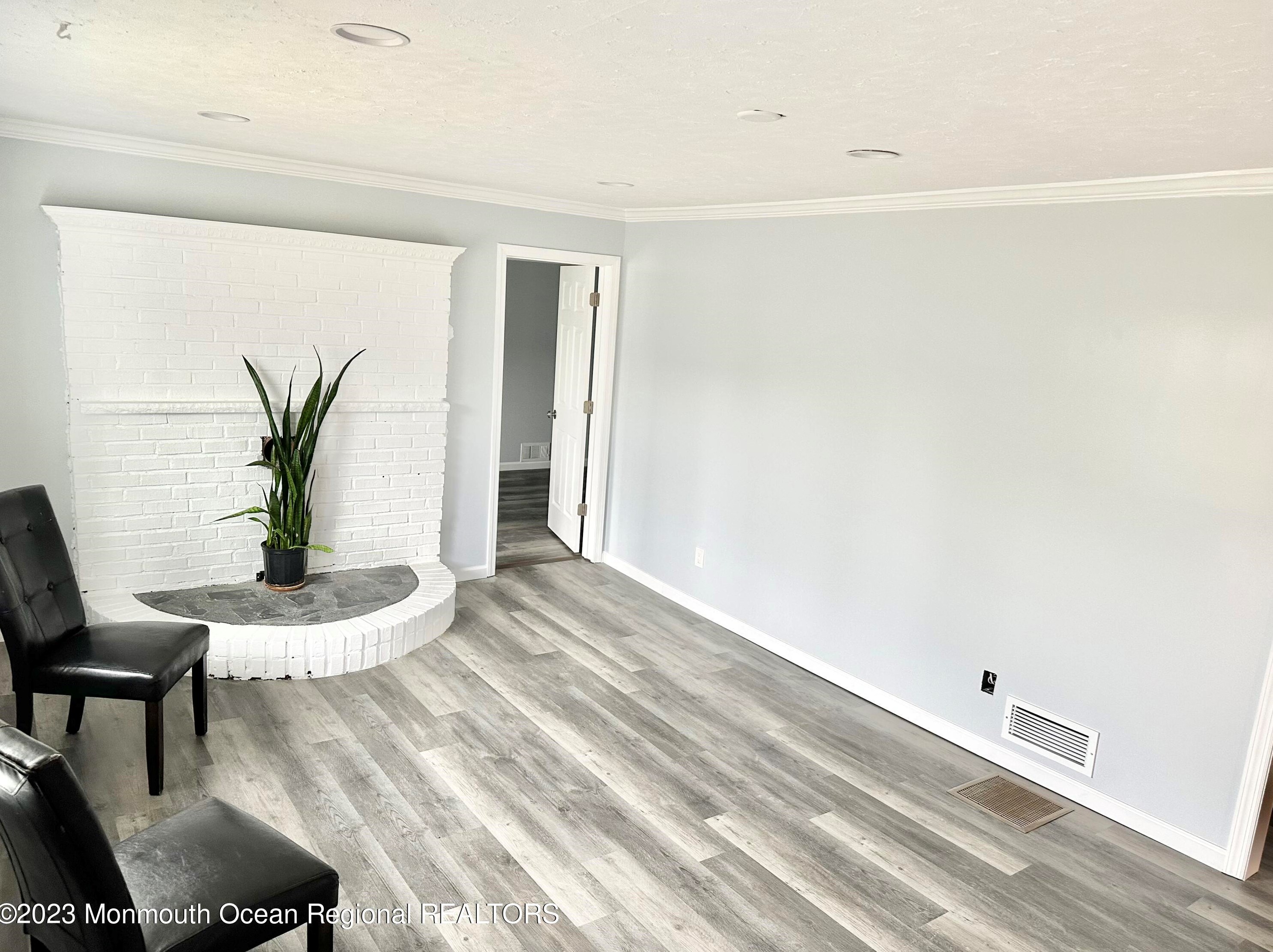 101 Perry St, Keyport, NJ 07735
