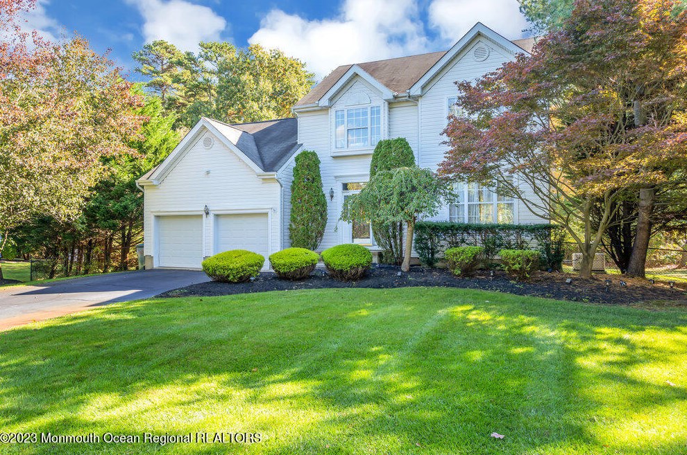 1 Sparrow Ct, Jackson Twp, NJ 08527