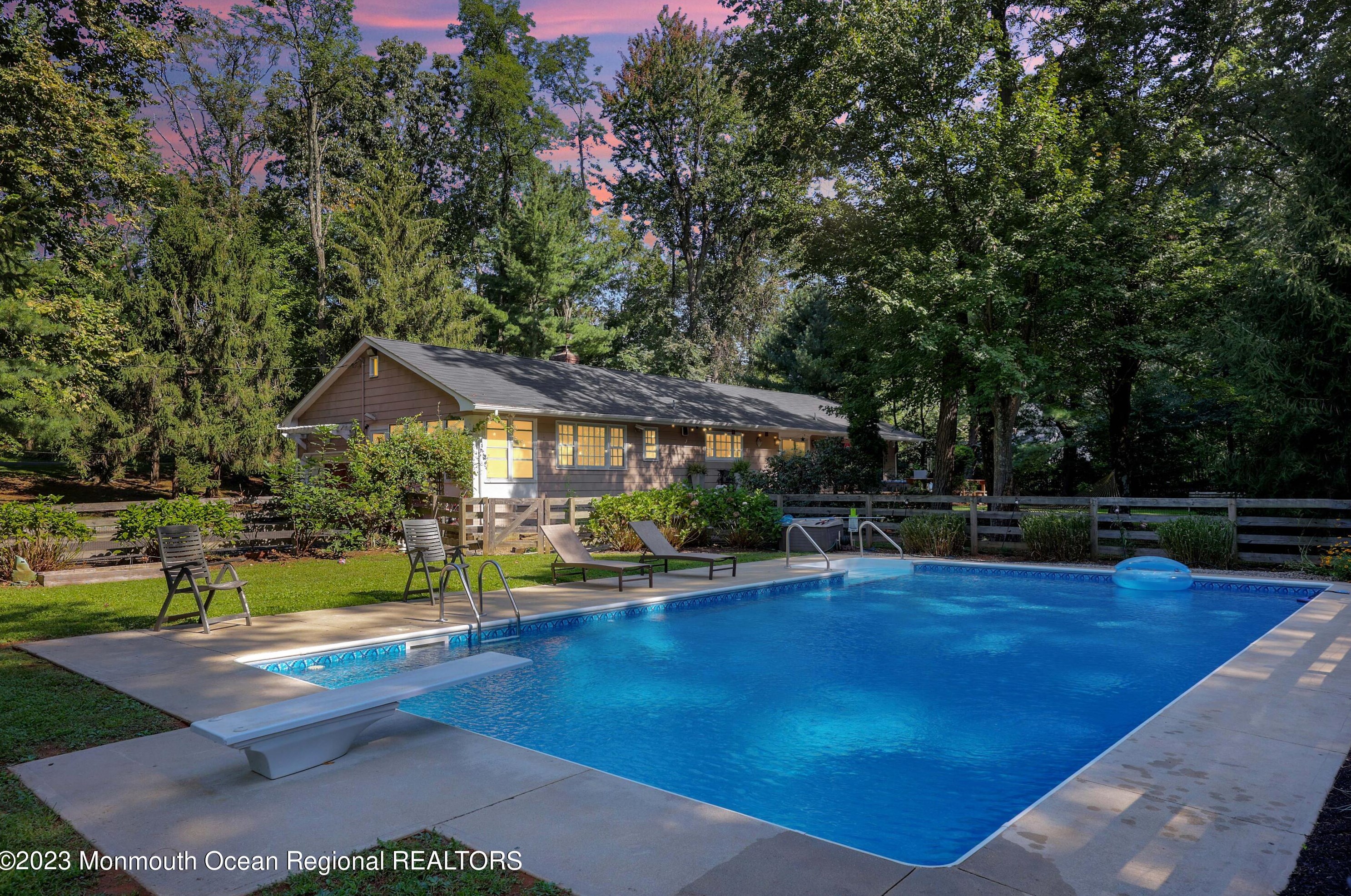 9 Holling Rd, Vanderburg, NJ 07722