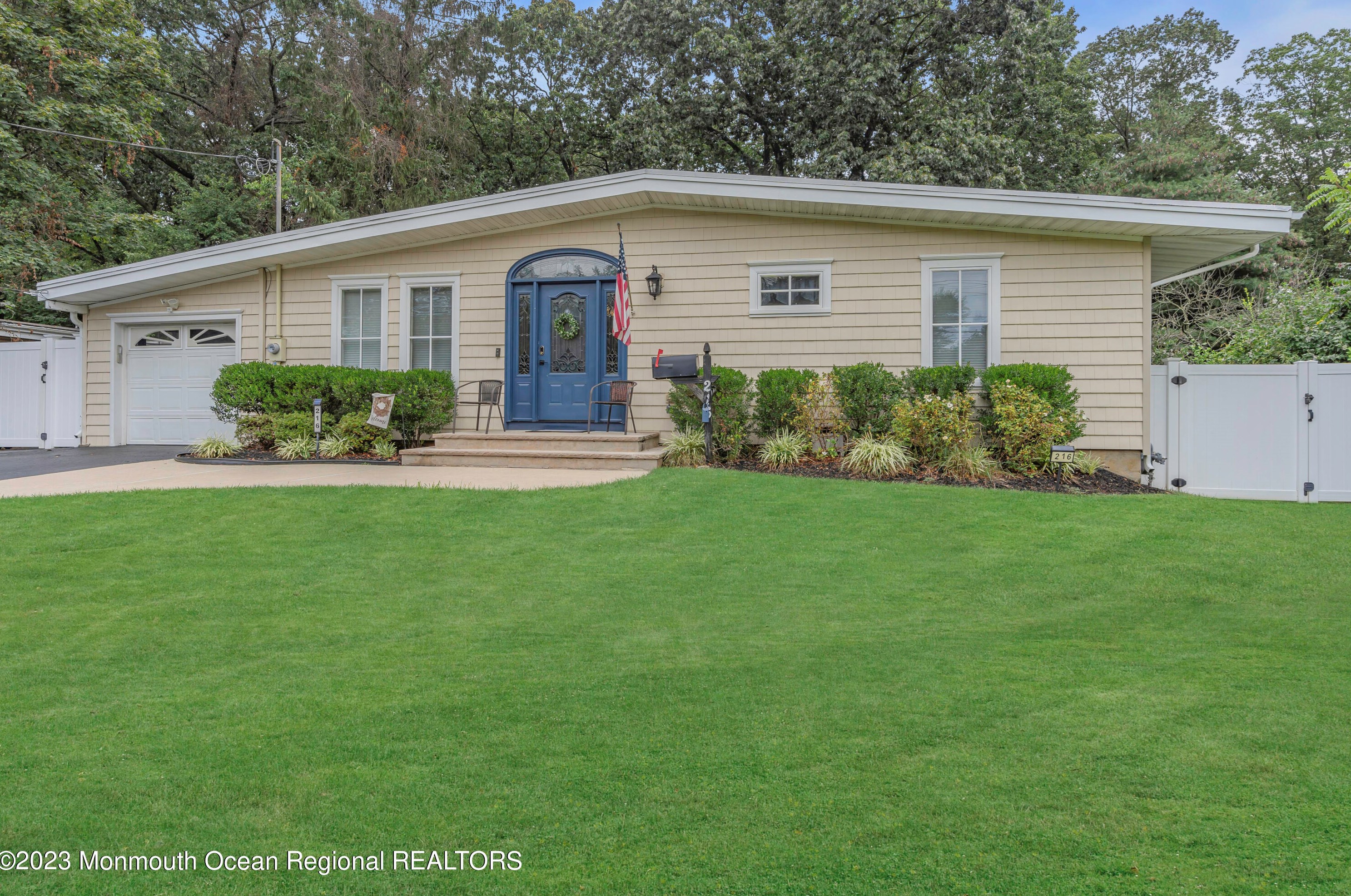 216 Parkview Terrace, Lincroft, NJ 07738