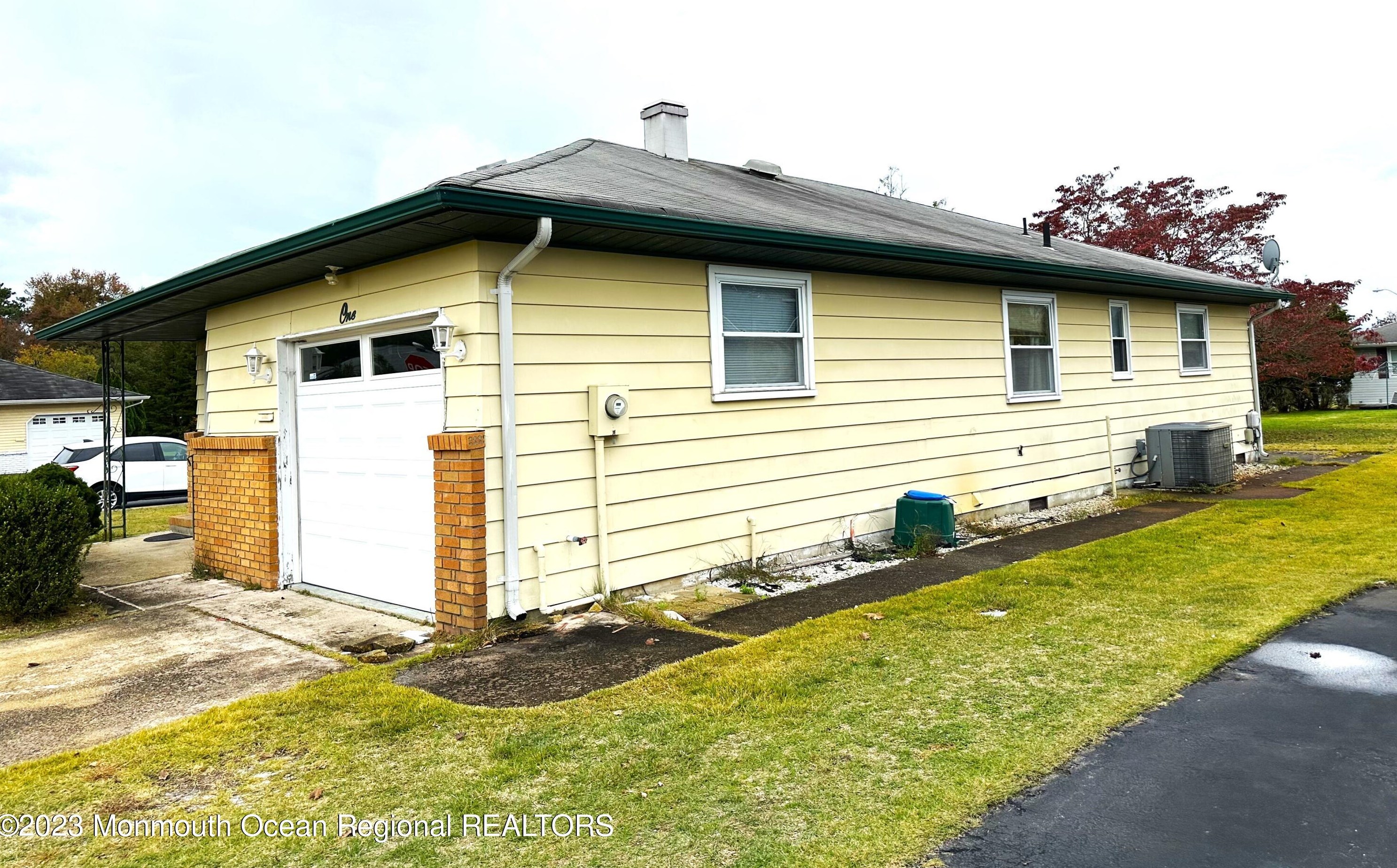 1 Kinsale St, Toms River, NJ 08757-4037