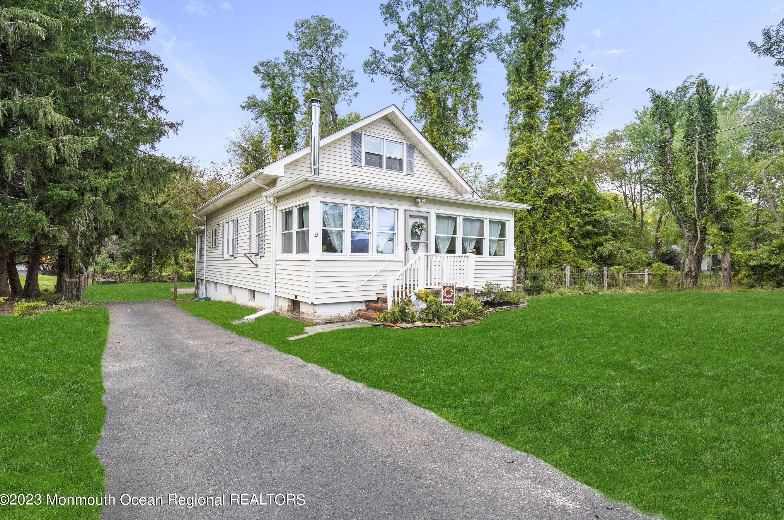 331 Green Grove Rd, Tinton Falls, NJ 07712
