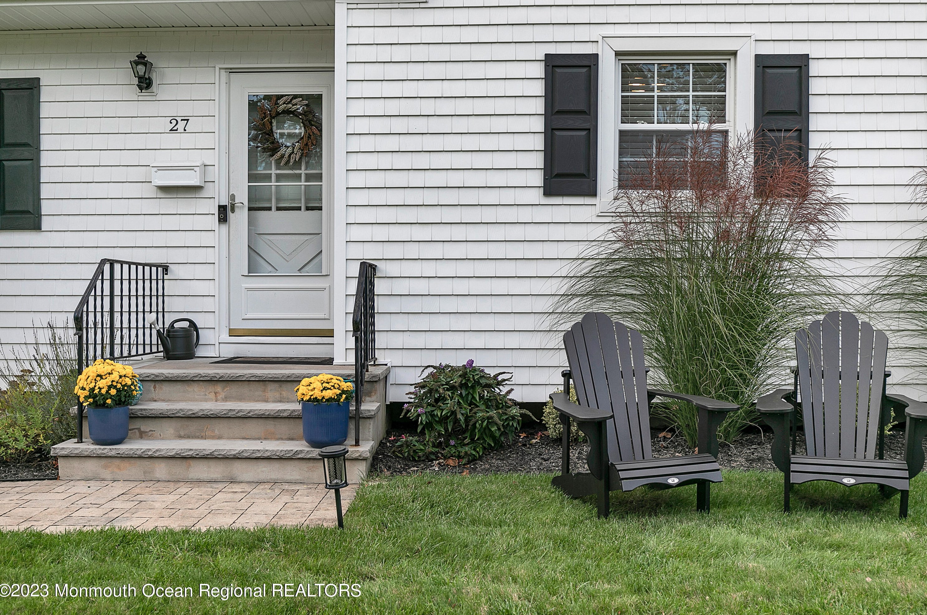 27 Elizabeth Dr, Oceanport, NJ 07757
