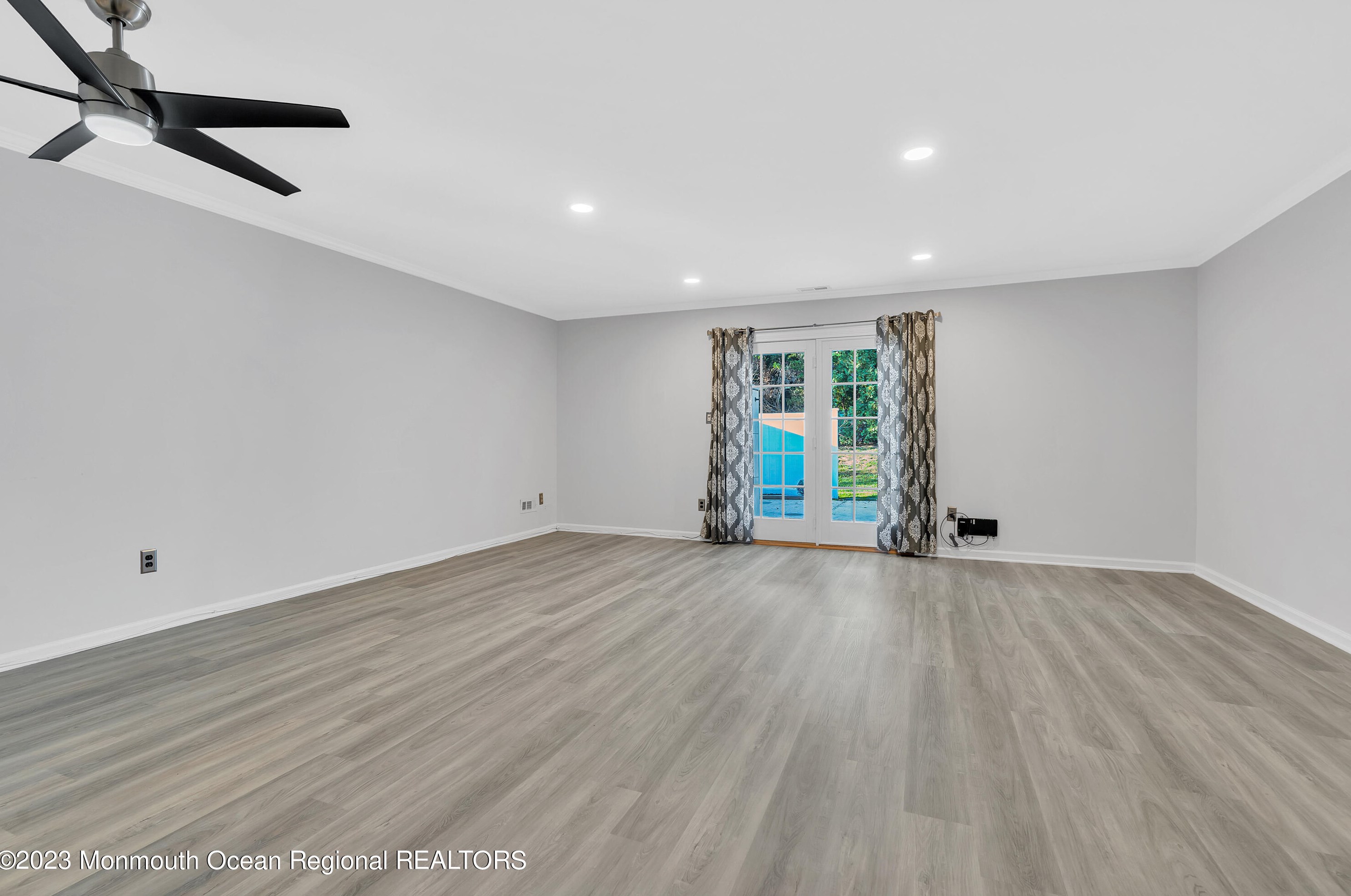 4 Lisa Ct, Matawan NJ  07747-9653 exterior