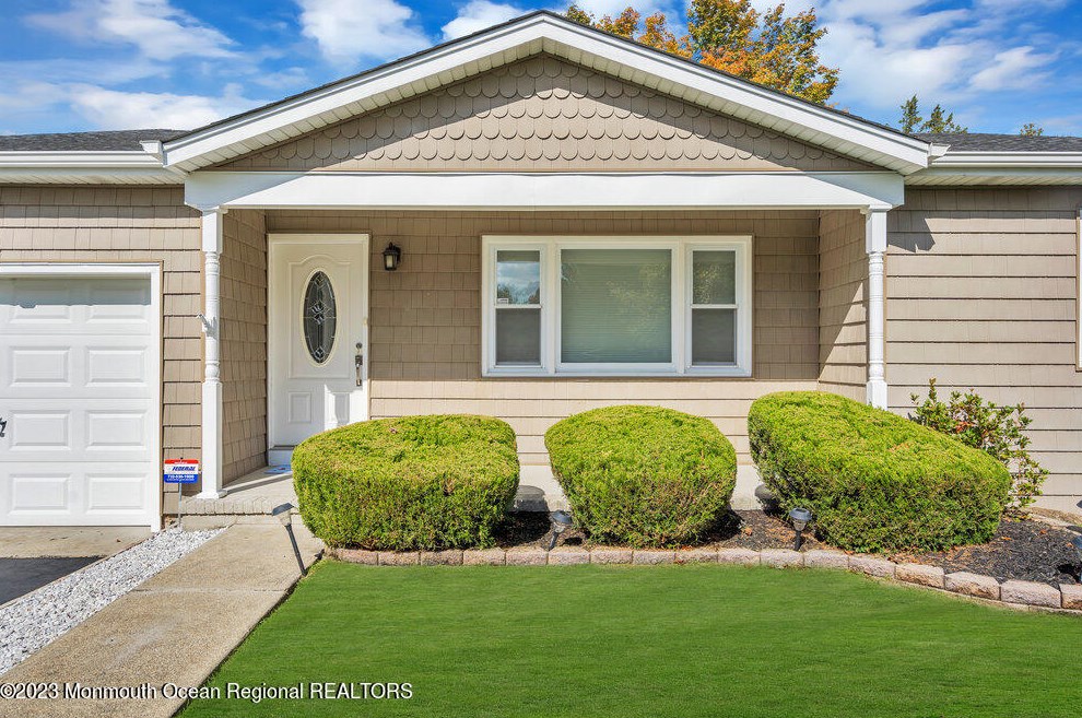 178 Westbrook Dr, Toms River, NJ 08757