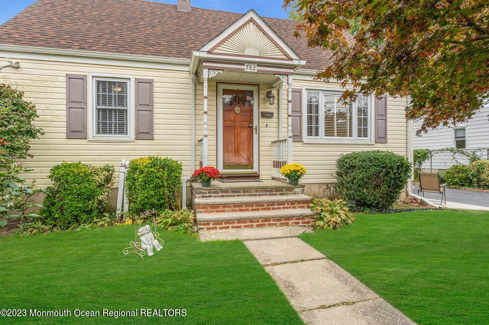 782 Leonardville Rd, Leonardo, NJ 07737