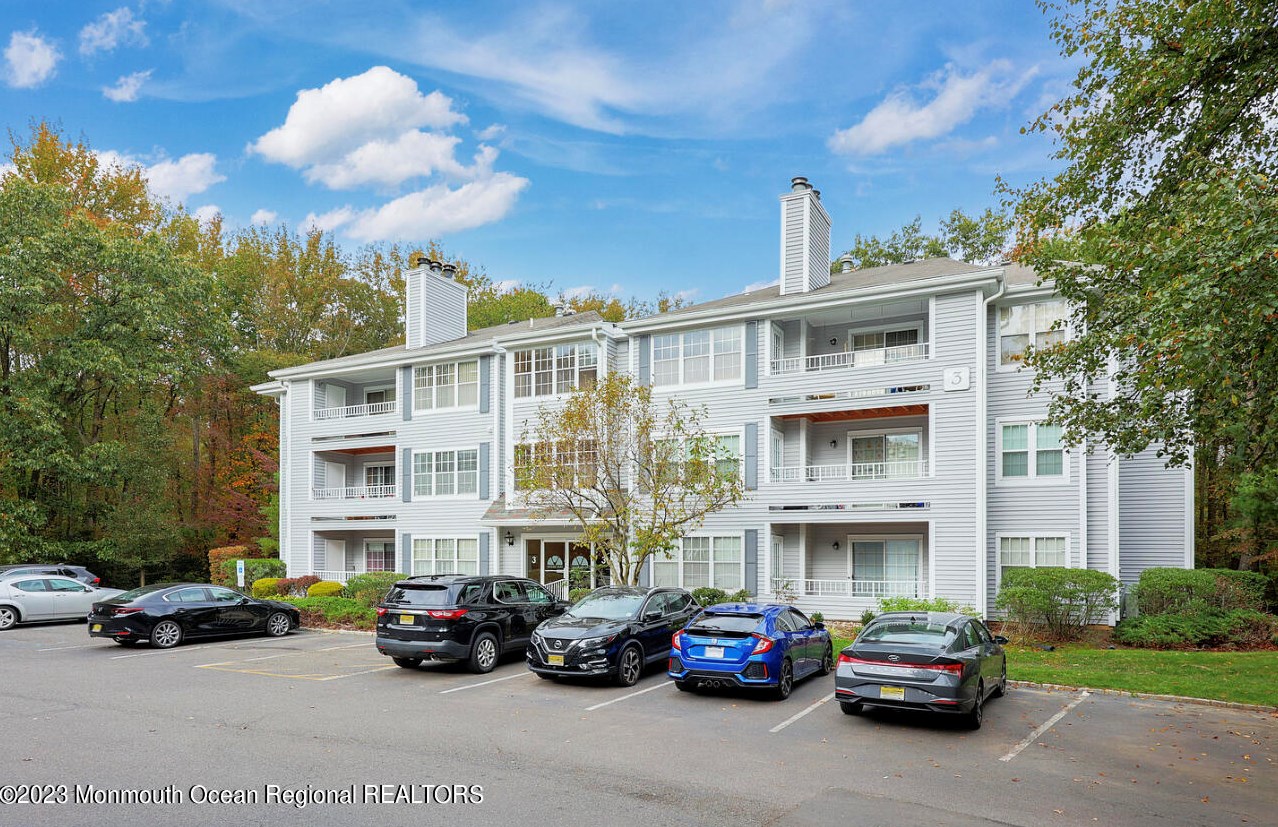 309 Raintree Ct #309, Helmetta, NJ 08828