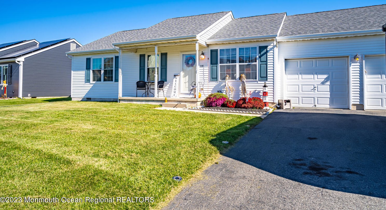 116 Lake Medford Ln, Tuckerton, NJ 08087