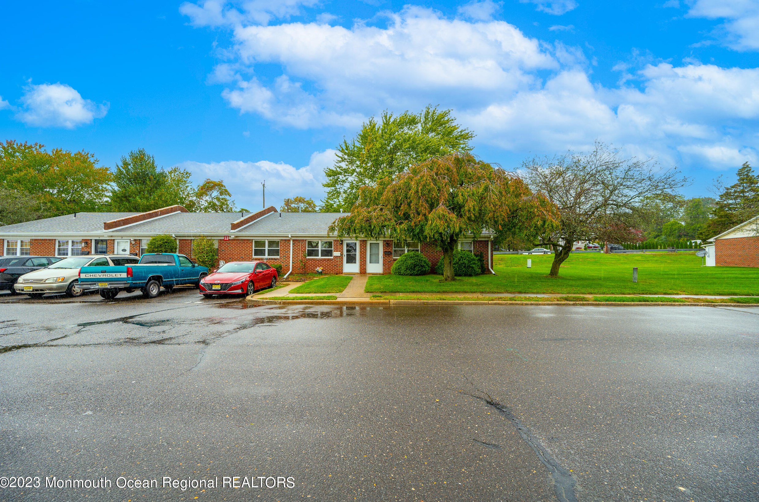 16 Pompton Plains Dr, Bricktown, NJ 08724
