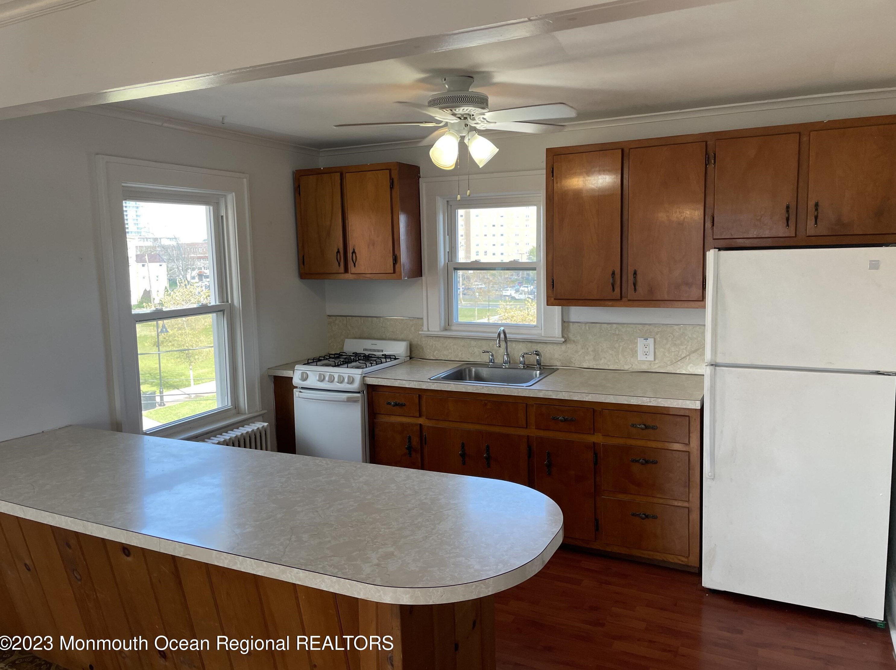 400 Asbury Ave #6, Tinton Falls, NJ 07712