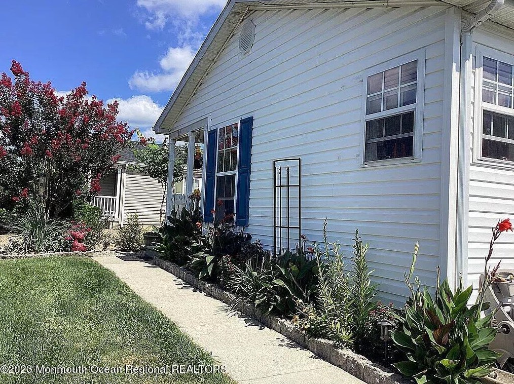 29 Pine Grove Ave, Cedar Bonnet Island, NJ 08050