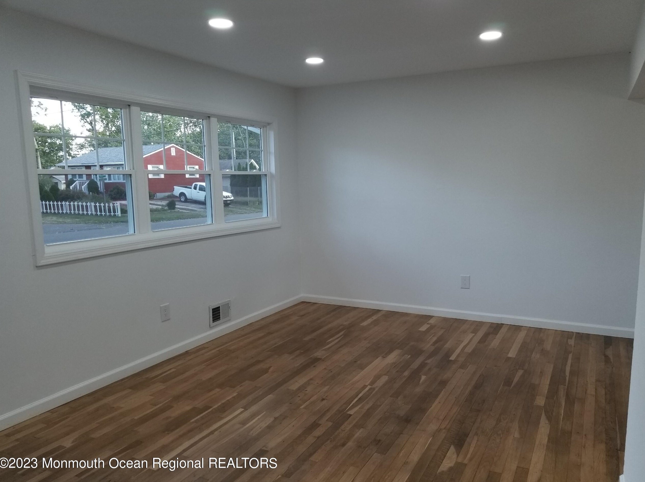 582 Sica Ln, Toms River, NJ 08753