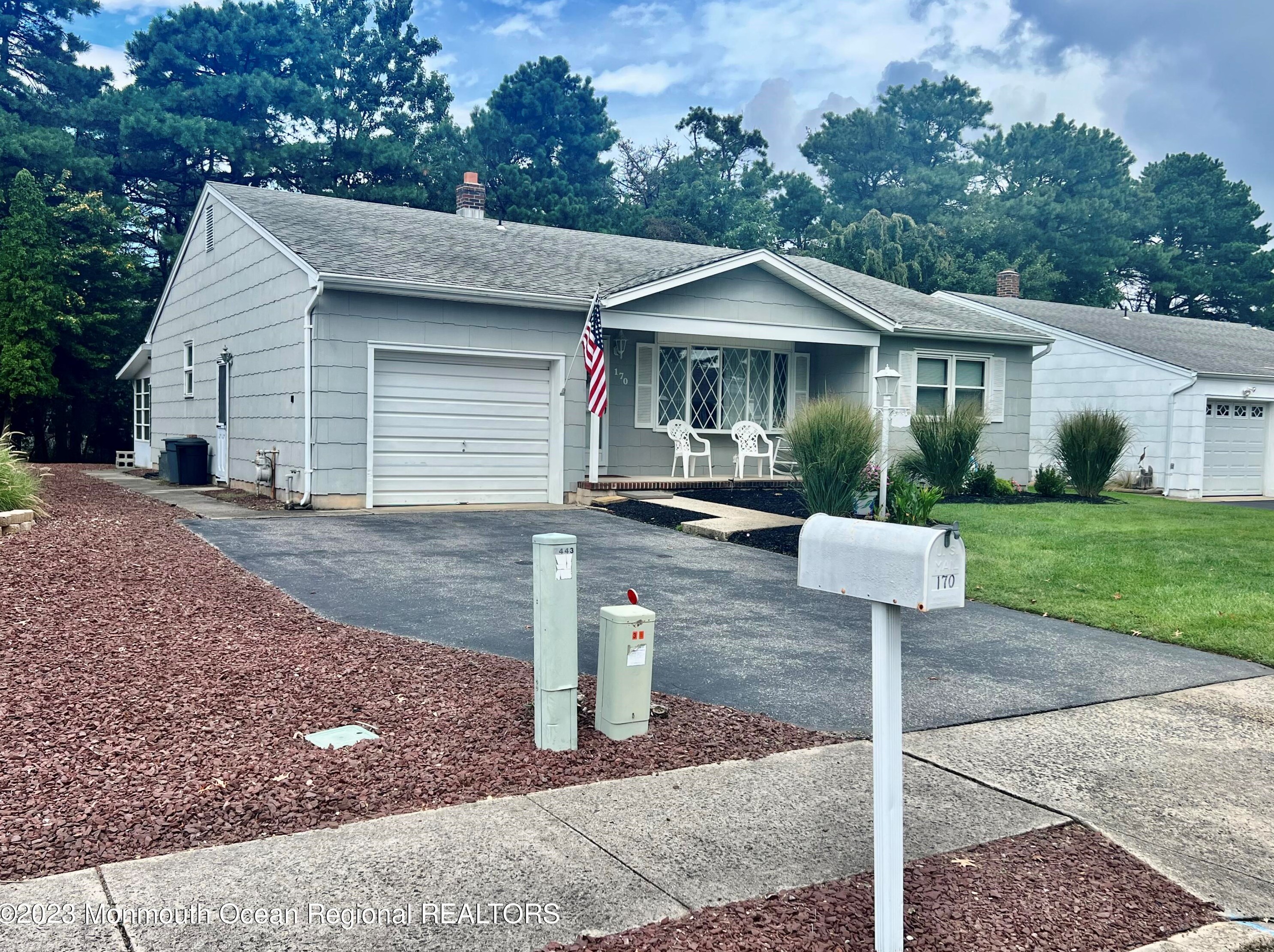 170 Castleton Dr, Toms River, NJ 08757-6305