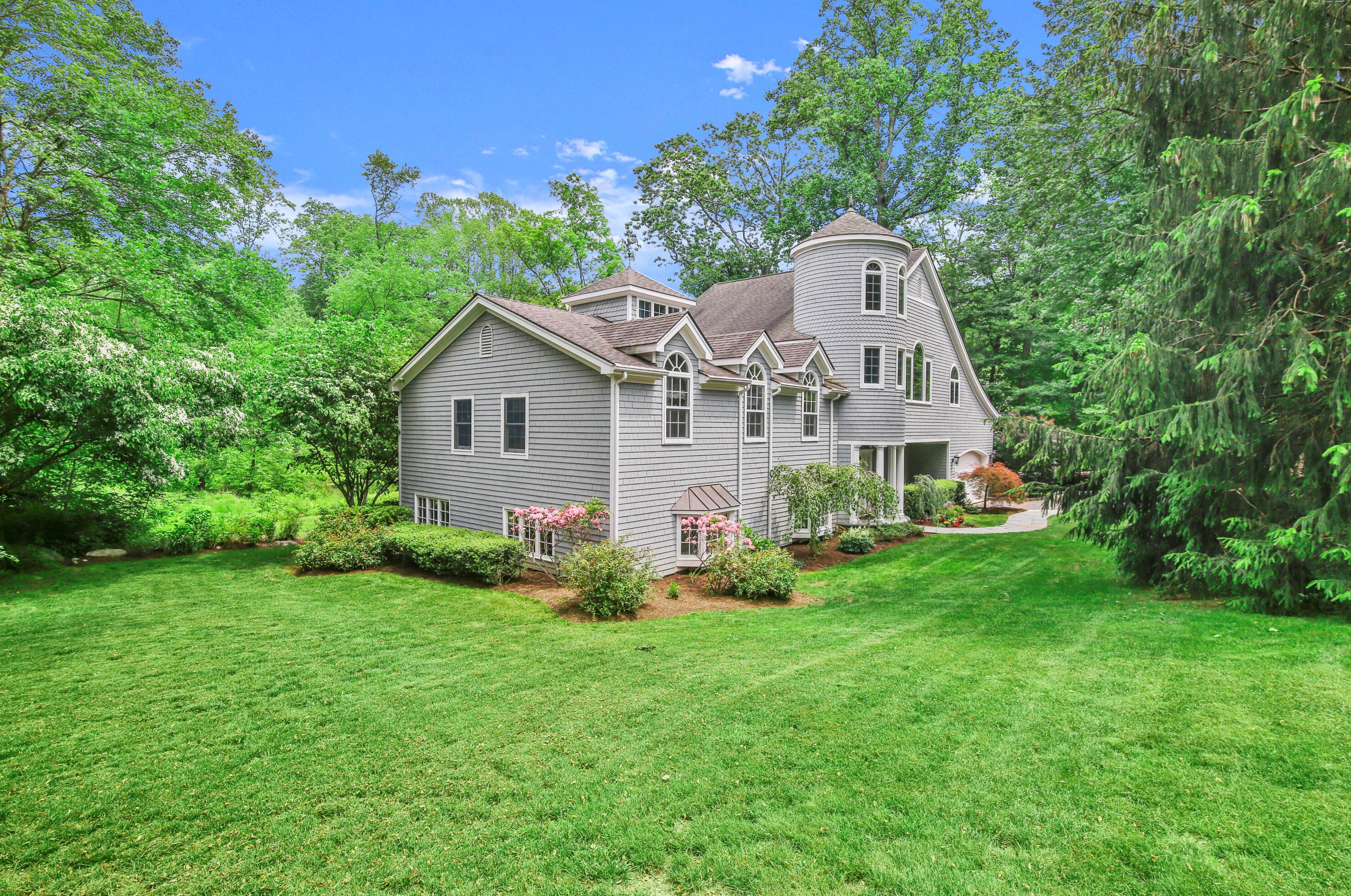 10 Parish Ln, New Canaan, CT 06840