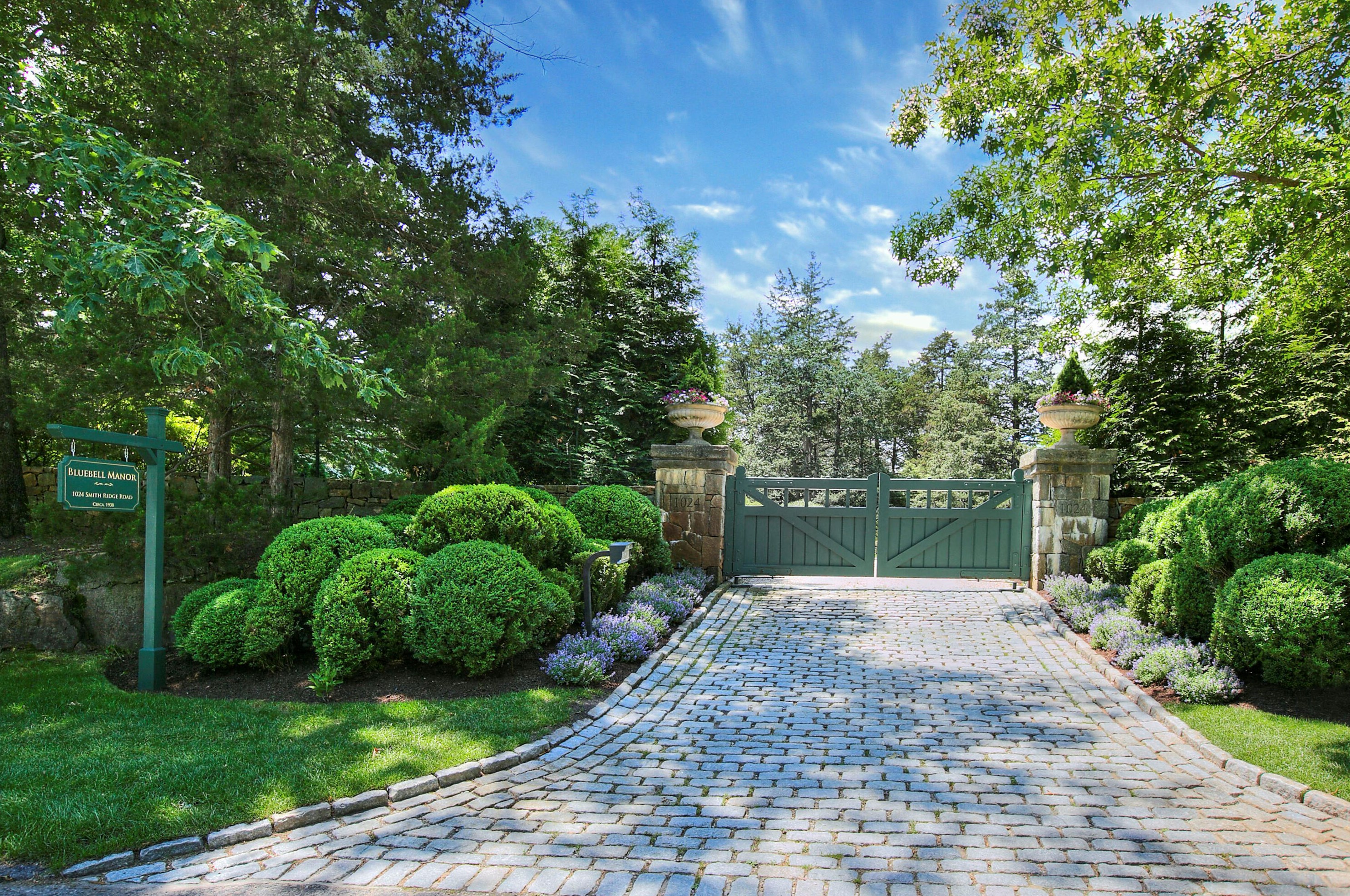 1024 Smith Ridge Rd, New Canaan, CT 06840