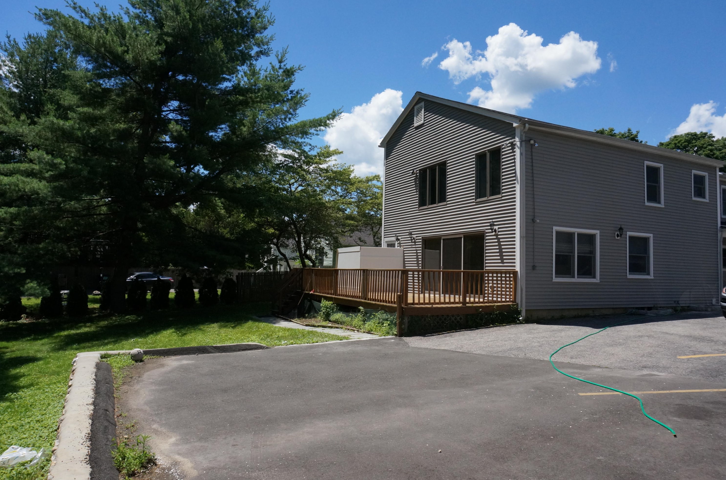 152 Summer St, New Canaan, CT 06840