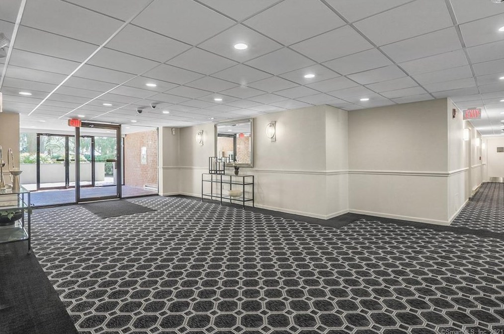 1525 E Putnam Ave, Greenwich, CT 06830