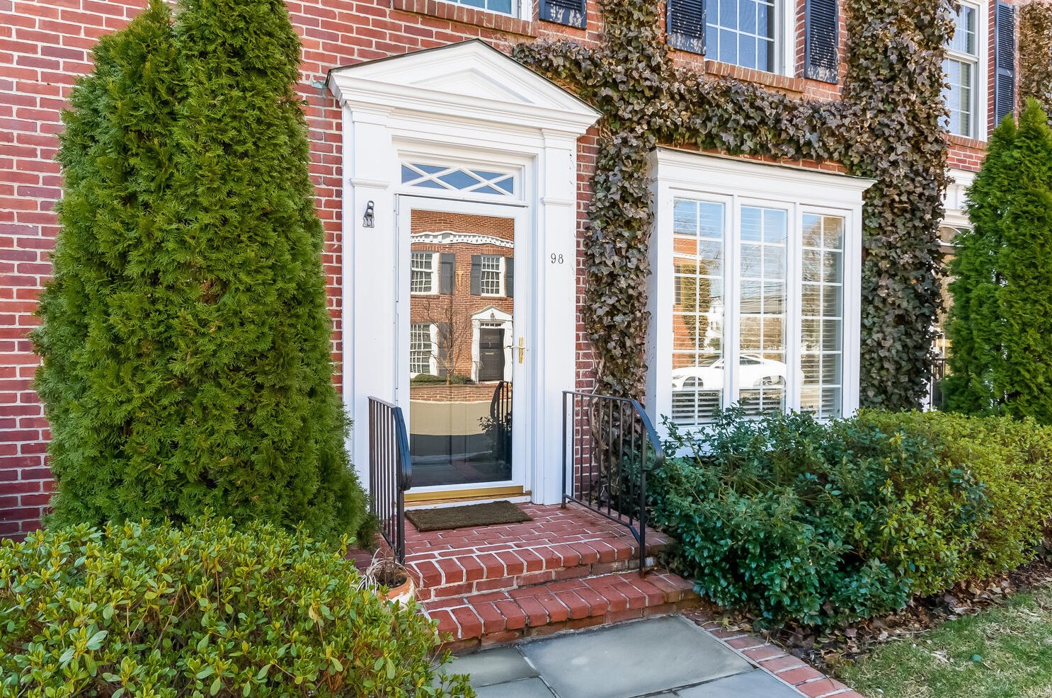 98 South Ave, New Canaan, CT 06840