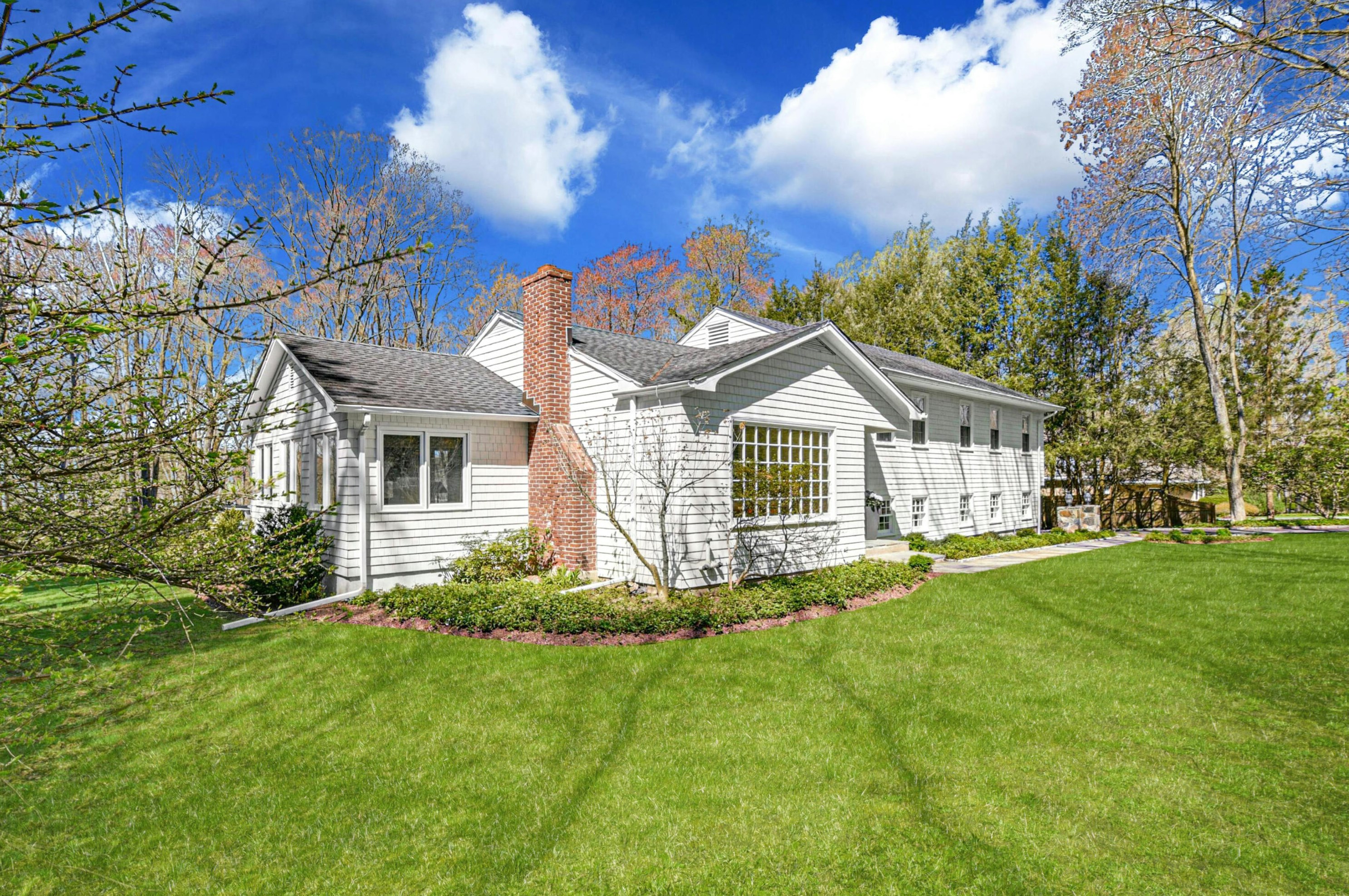 55 Parish Rd, New Canaan, CT 06840-4424