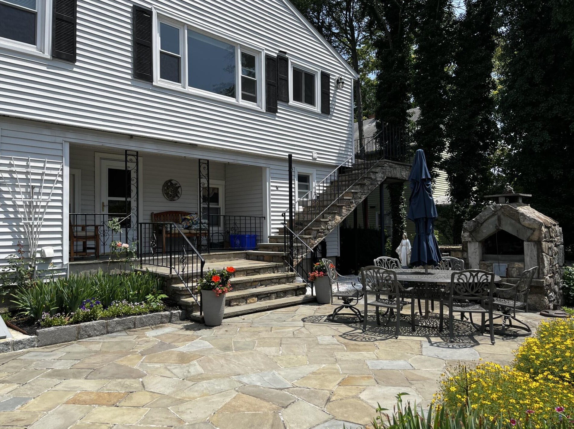 68 Forest St, New Canaan, CT 06840-4703