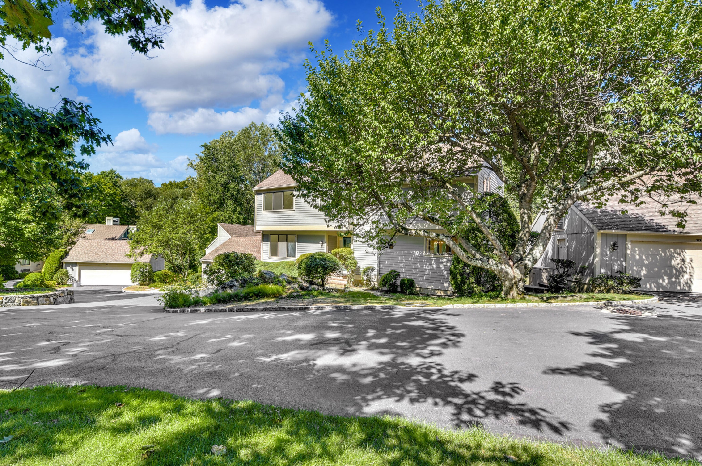 519 W Lyon Farm Dr, Greenwich, CT 06831
