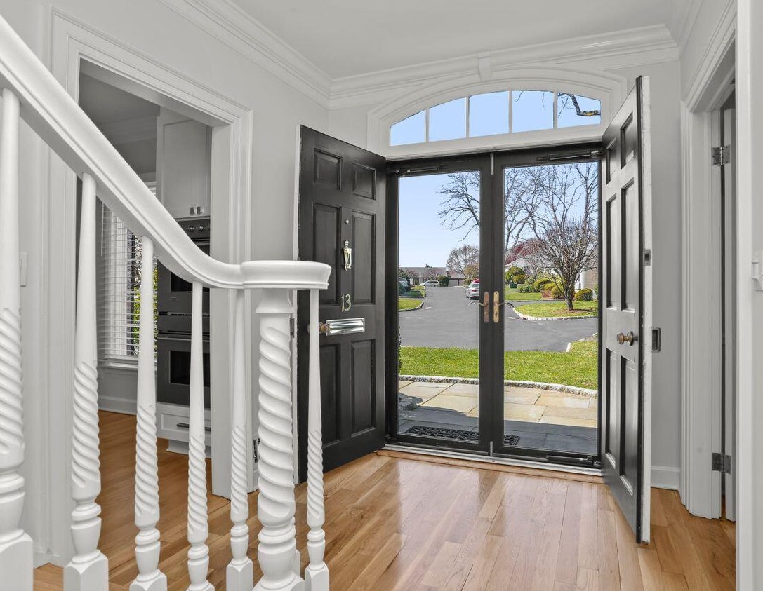 13 Bank St, New Canaan, CT 06840