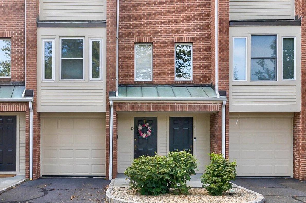 10 Pine Brook Ln, Tokeneke, CT 06820-4710