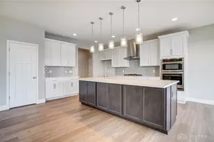 543 Hines Cir, Washington Twp, OH 45458 - Photo 16