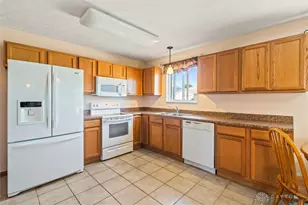 2408 Homeland Ct, Kettering, OH 45420 - Photo 8