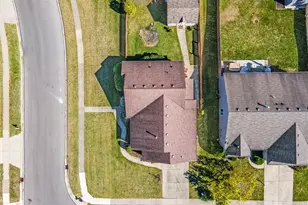 2408 Homeland Ct, Kettering, OH 45420 - Photo 2