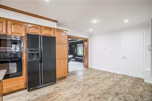 758 Cransberry Dr, Dayton, OH 45449 - Photo 4