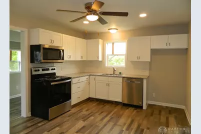 16 W Walnut Street, Jeffersonville, OH 43128 - Photo 10