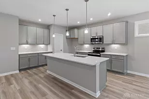 2619 Golden Leaf Dr, Beavercreek, OH 45431 - Photo 2