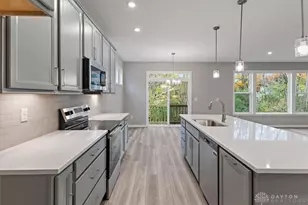 2619 Golden Leaf Dr, Beavercreek, OH 45431 - Photo 4