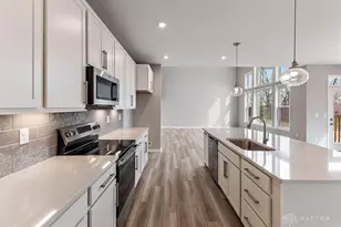 2544 Golden Leaf Dr, Beavercreek, OH 45431 - Photo 4