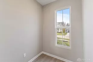 2587 Golden Leaf Dr, Beavercreek, OH 45431 - Photo 6