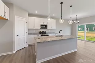 435 Snowdrop Dr, Yellow Springs Vlg, OH 45387 - Photo 2