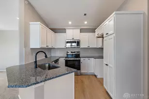 2727 Golden Leaf Dr, Beavercreek, OH 45431 - Photo 2