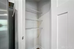 6777 Crystal Harbour Dr, Middletown, OH 45042 - Photo 18