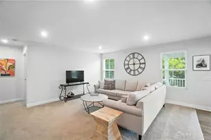 6777 Crystal Harbour Dr, Middletown, OH 45042 - Photo 8