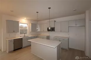 460 Crossing Ln, Miami Township, OH 45449 - Photo 8