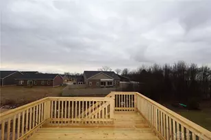 460 Crossing Ln, Miami Township, OH 45449 - Photo 8