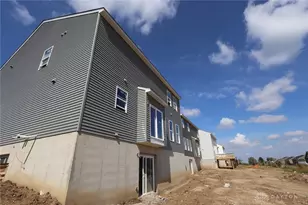 460 Crossing Ln, Miami Township, OH 45449 - Photo 6